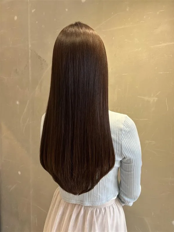 艶のあるロングストレートの仕上がり