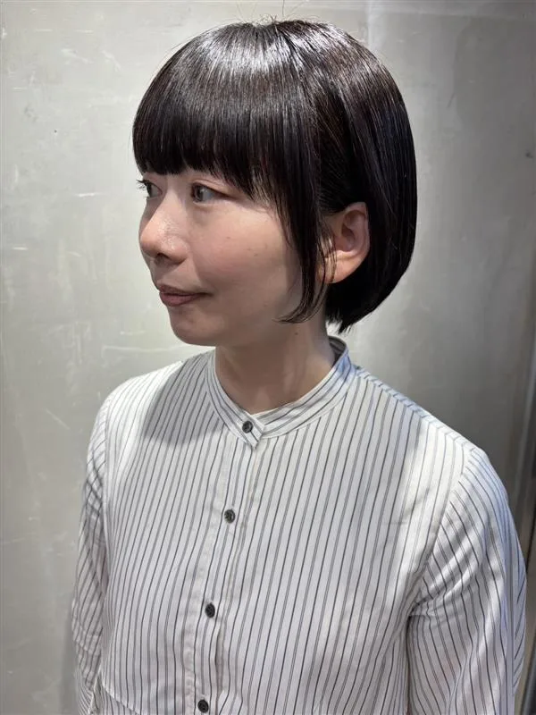 前髪ありのコンパクトなボブ